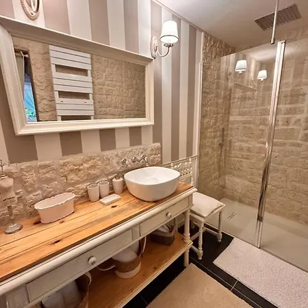 La Grange Aux Hirondelles - Romantique 4*