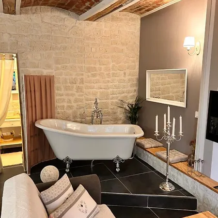 La Grange Aux Hirondelles - Romantique Maison d'hôtes Woignarue