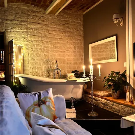 La Grange Aux Hirondelles - Romantique Maison d'hôtes 4*